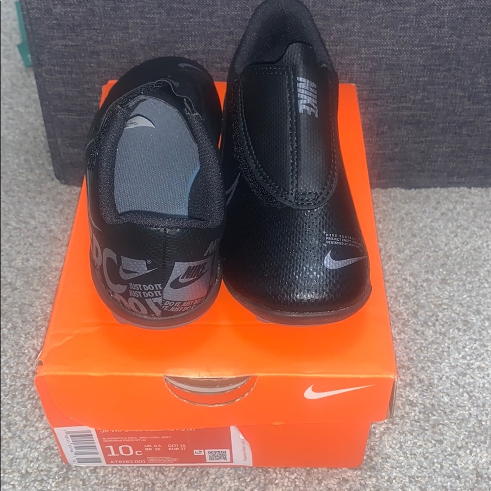Kids soccer cleats
